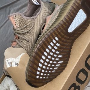 Yeezys Sand Taupe